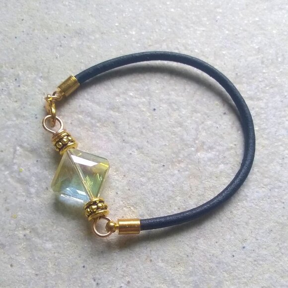 Minimalist Leather + Crystal Bracelet! 6.5" Wrist ~ Stylish Controversial Trendy - Picture 1 of 7